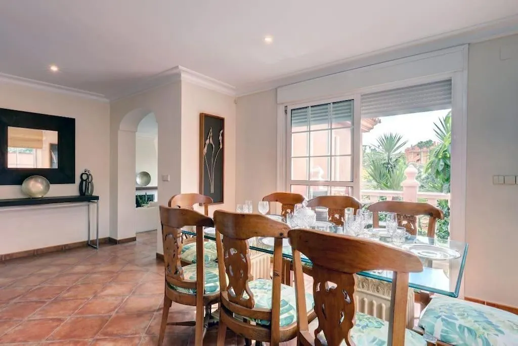 Traditional Spanish Villa Near Puerto Banus location